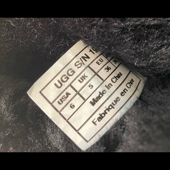 UGG waterproof suede Women’s Bailey triple button boot - Picture 6 of 9